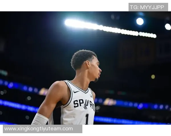 文班亚马本赛季能否实现四双壮举引发球迷热议