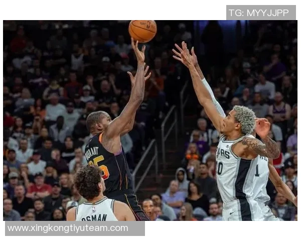 文班亚马解析关键三分球战术强调避免盲目突入人群造成复杂局面