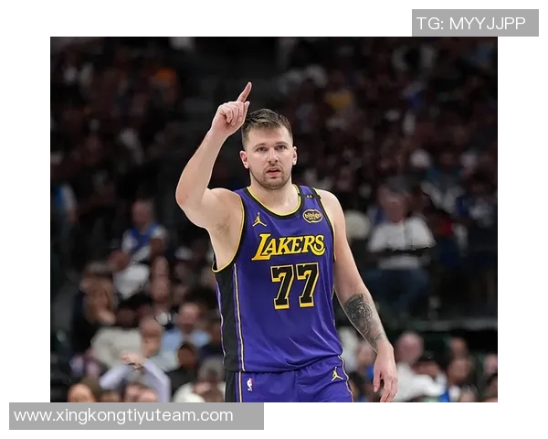 东契奇独自发力难救主26投15中砍下39分三分球命中率高达545