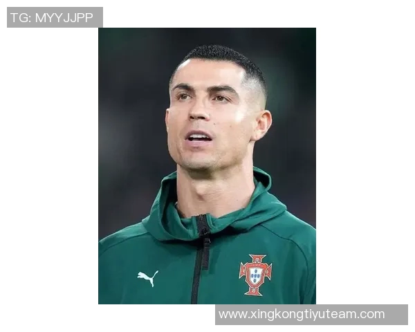 C罗社交媒体分享新造型清爽寸头引发粉丝热议